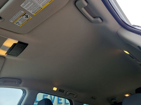 Used 2025 Nissan Pathfinder SV FWD image 14