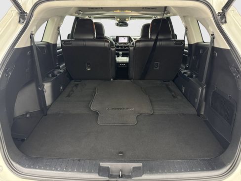 Used 2021 Toyota Highlander XLE FWD image 50