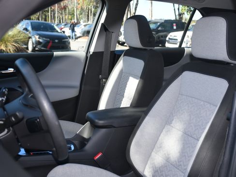 Used 2023 Chevrolet Equinox LS image 11