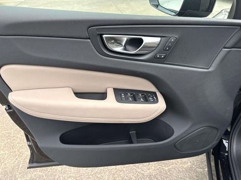 New 2026 Volvo XC60 B5 Plus image 21