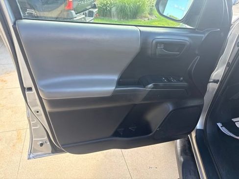 Used 2020 Toyota Tacoma SR RWD image 13