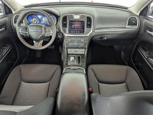 Used 2022 Chrysler 300 Touring image 15