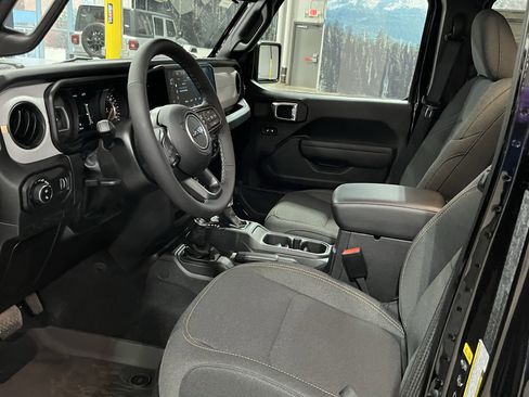 New 2025 Jeep Gladiator Sport AWD/4WD image 10