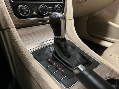 Used 2016 Volkswagen Passat 1.8T SE image 11