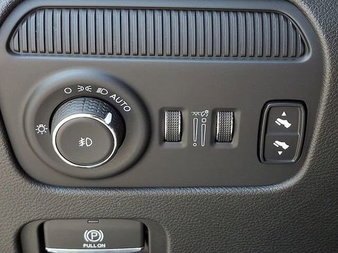 Used 2024 Jeep Wagoneer L Series II RWD image 25