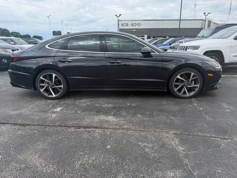 Used 2023 Hyundai Sonata SEL Plus w/ Preferred Accessory Package FWD image 3