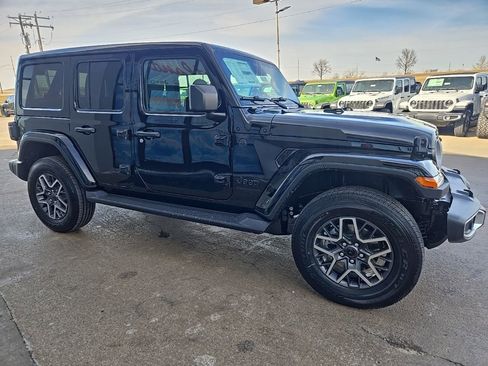 New 2026 Jeep Wrangler Unlimited Sahara AWD/4WD image 12