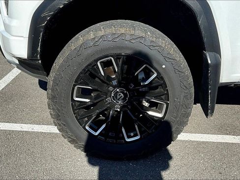 Used 2024 GMC Canyon AT4 w/ AT4 Premium Package AWD/4WD image 6
