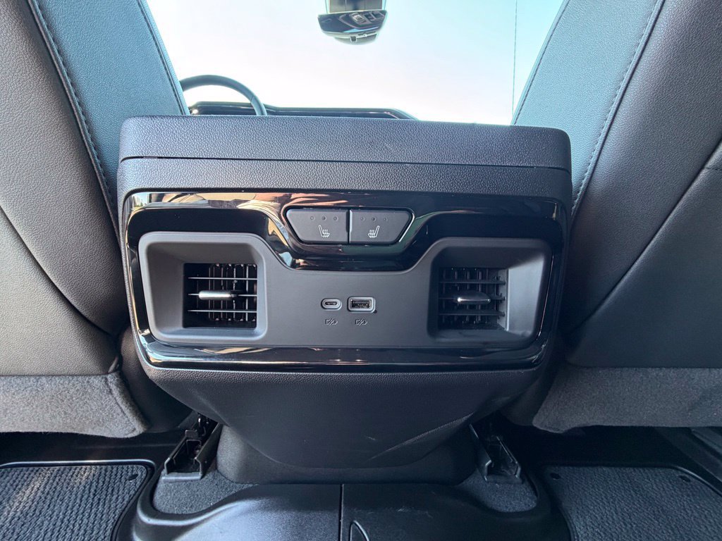 Used 2025 GMC Sierra 1500 AT4 w/ Technology Package AWD/4WD image 8