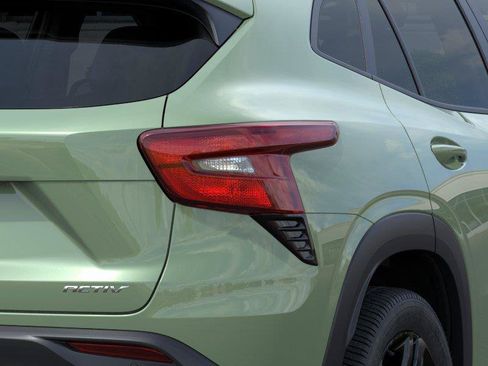 New 2026 Chevrolet Trax ACTIV w/ Sunroof Package FWD image 11