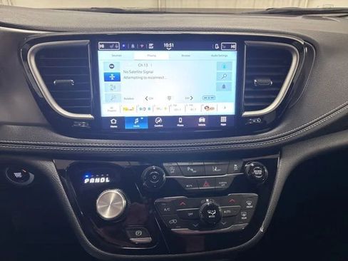 Used 2026 Chrysler Pacifica Select AWD/4WD image 19