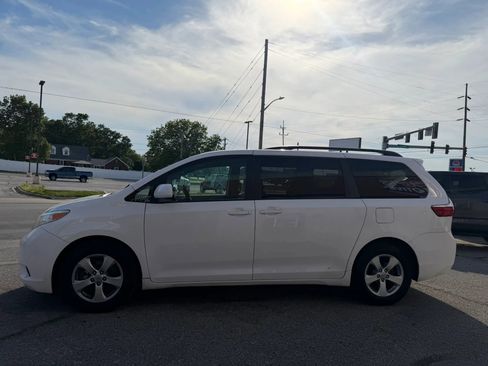 Used 2017 Toyota Sienna LE FWD image 5