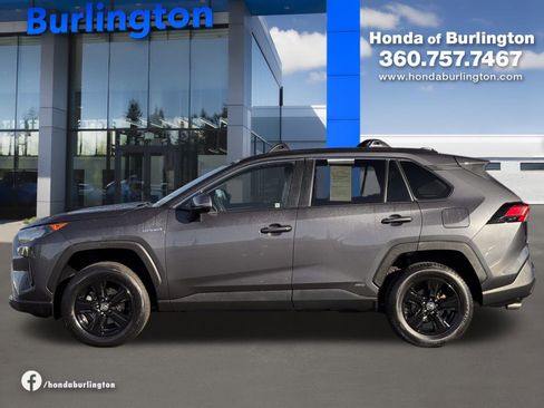Used 2019 Toyota RAV4 LE w/ Carpet Mat Package image 3