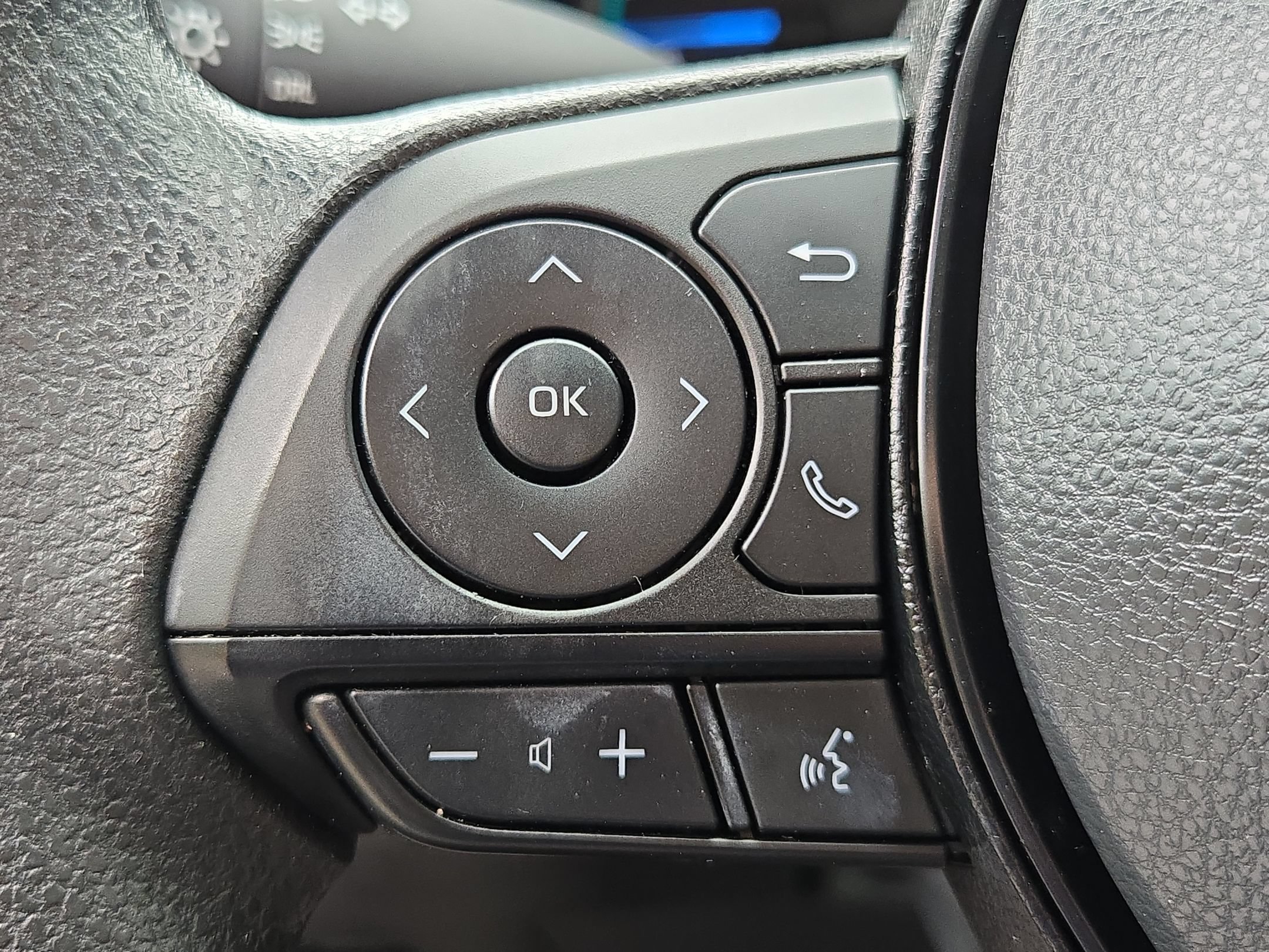 Used 2022 Toyota RAV4 LE AWD/4WD image 27
