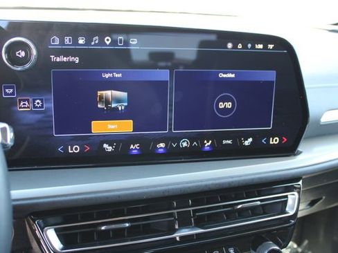 Used 2025 Chevrolet Traverse LT w/ Sun and Wheel Package image 22