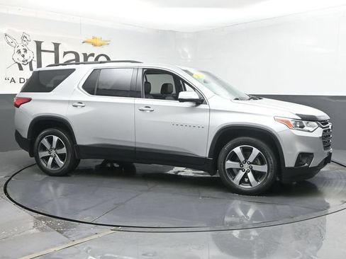 Used 2020 Chevrolet Traverse LT w/ LT Premium Package FWD image 1