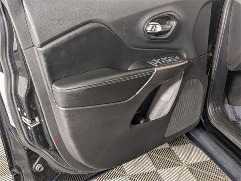 Used 2020 Jeep Cherokee Latitude Plus image 14