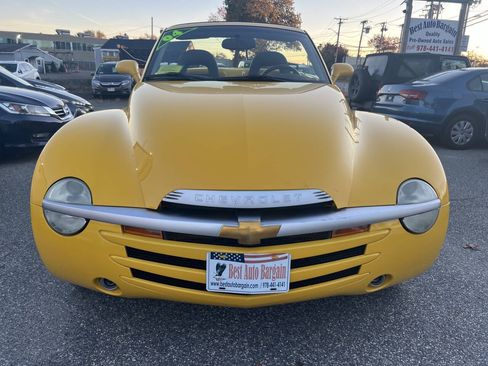 Used 2004 Chevrolet SSR w/ Preferred Equipment Group RWD image 4