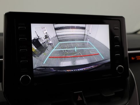Used 2021 Toyota Corolla LE FWD image 16