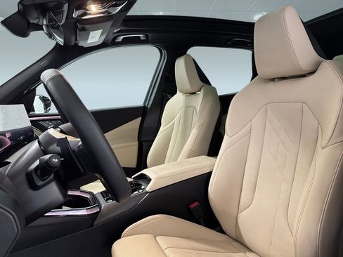 Used 2025 BMW X3 xDrive30i w/ Convenience Package image 5