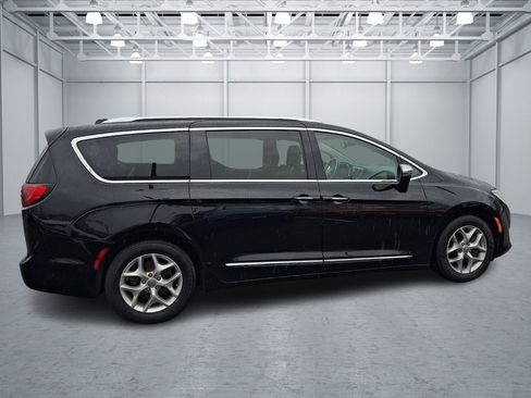 Used 2020 Chrysler Pacifica Limited image 6