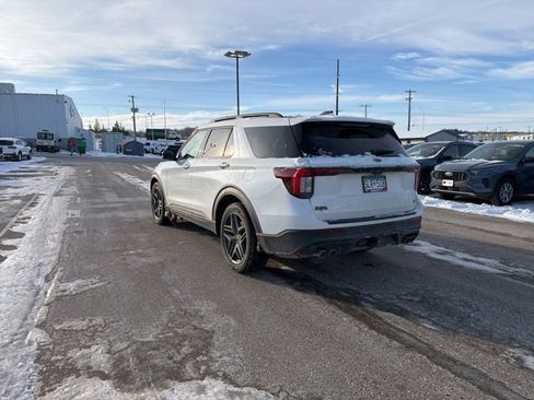 Used 2025 Ford Explorer ST image 5