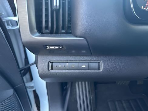 Used 2025 Nissan Pathfinder SL AWD/4WD image 27