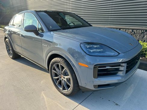 Certified 2026 Porsche Cayenne E-Hybrid Coupe AWD/4WD image 11