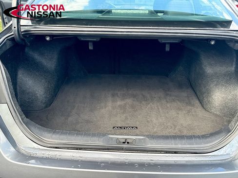 Used 2025 Nissan Altima 2.5 SV FWD image 33