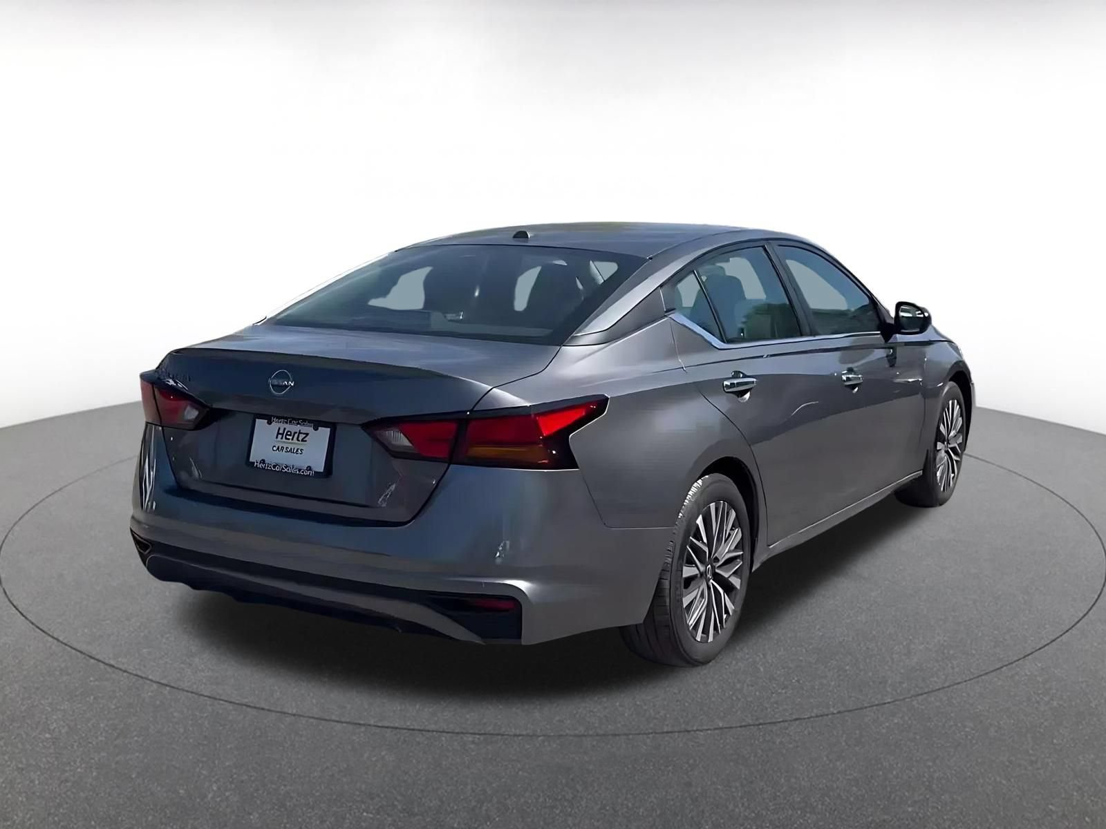 Used 2025 Nissan Altima 2.5 SV FWD image 14