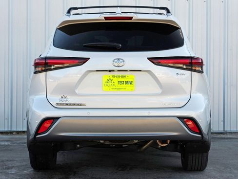 Used 2025 Toyota Highlander Limited image 11