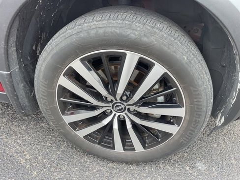 Used 2024 Nissan Pathfinder Platinum image 10