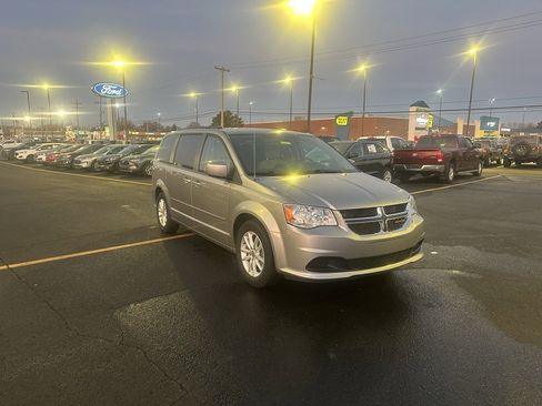 Used 2016 Dodge Grand Caravan SXT w/ Rear Park Assist Package image 3
