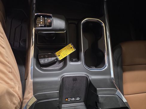 Used 2025 Chevrolet Silverado 1500 High Country w/ High Country Premium Package image 17