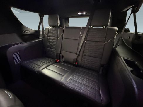 Used 2025 Cadillac Escalade ESV V AWD/4WD image 24