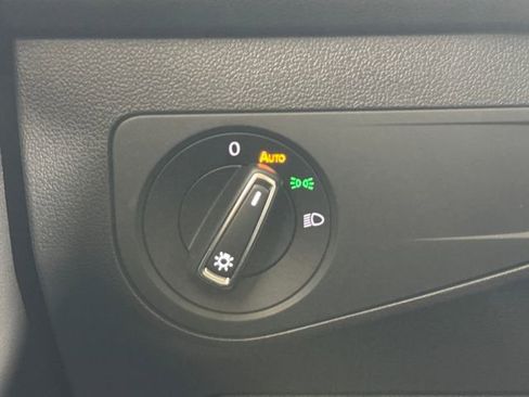 Used 2023 Volkswagen Tiguan SE w/ Panoramic Sunroof Package image 37