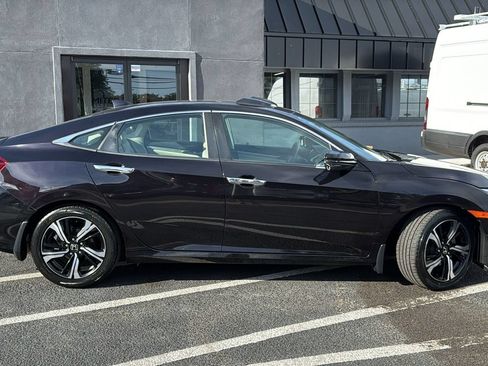 Used 2018 Honda Civic Touring image 2