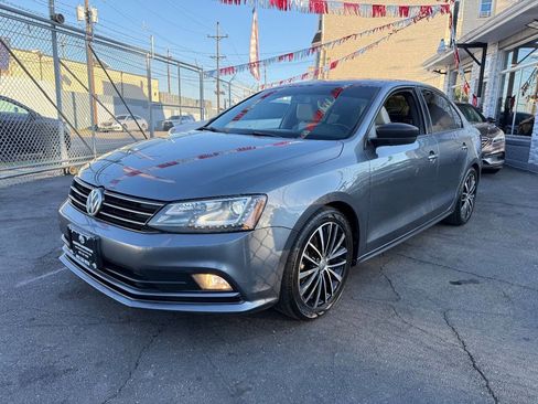 Used 2016 Volkswagen Jetta Sport w/ Lighting Package image 2