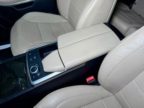 Used 2015 Mercedes-Benz GL 550 4MATIC image 47