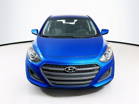 Used 2017 Hyundai Elantra GT FWD image 2