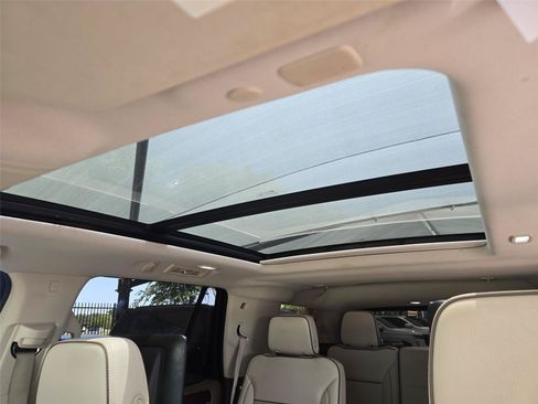 Used 2021 GMC Yukon Denali w/ Denali Premium Package RWD image 9