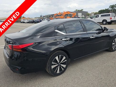 Used 2021 Nissan Altima 2.5 SV w/ SV Premium Package FWD image 3