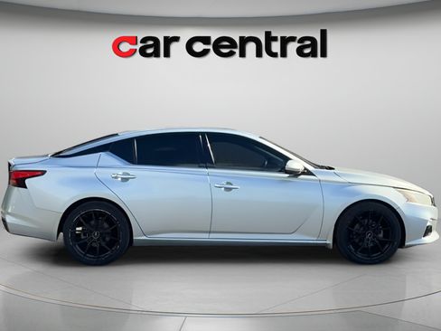 Used 2019 Nissan Altima 2.5 SL FWD image 7