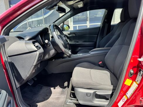 Used 2018 Toyota C-HR XLE FWD image 17