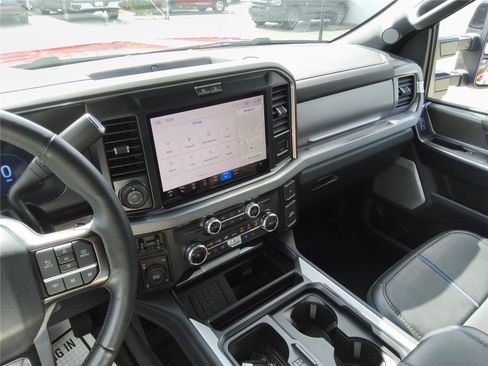 Certified 2025 Ford F250 Platinum AWD/4WD image 19