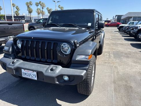 Used 2019 Jeep Wrangler Unlimited Sport S AWD/4WD image 2