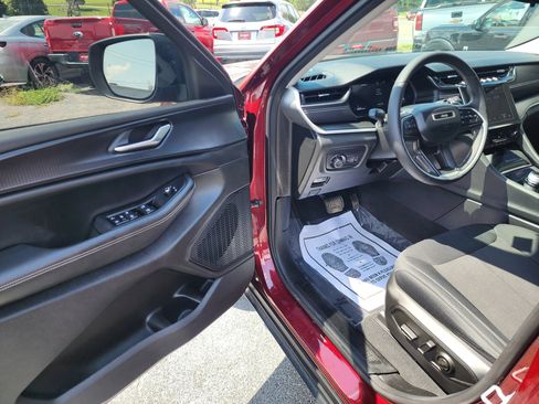 Used 2023 Jeep Grand Cherokee L Laredo w/ Luxury Tech Group I AWD/4WD image 15