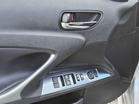 Used 2013 Lexus IS 250C image 22