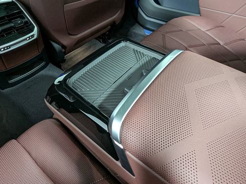 Used 2026 BMW i7 eDrive50 w/ M Sport Package image 39