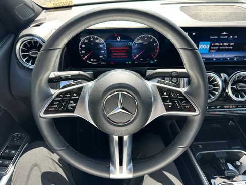 Used 2026 Mercedes-Benz GLB 250 image 3